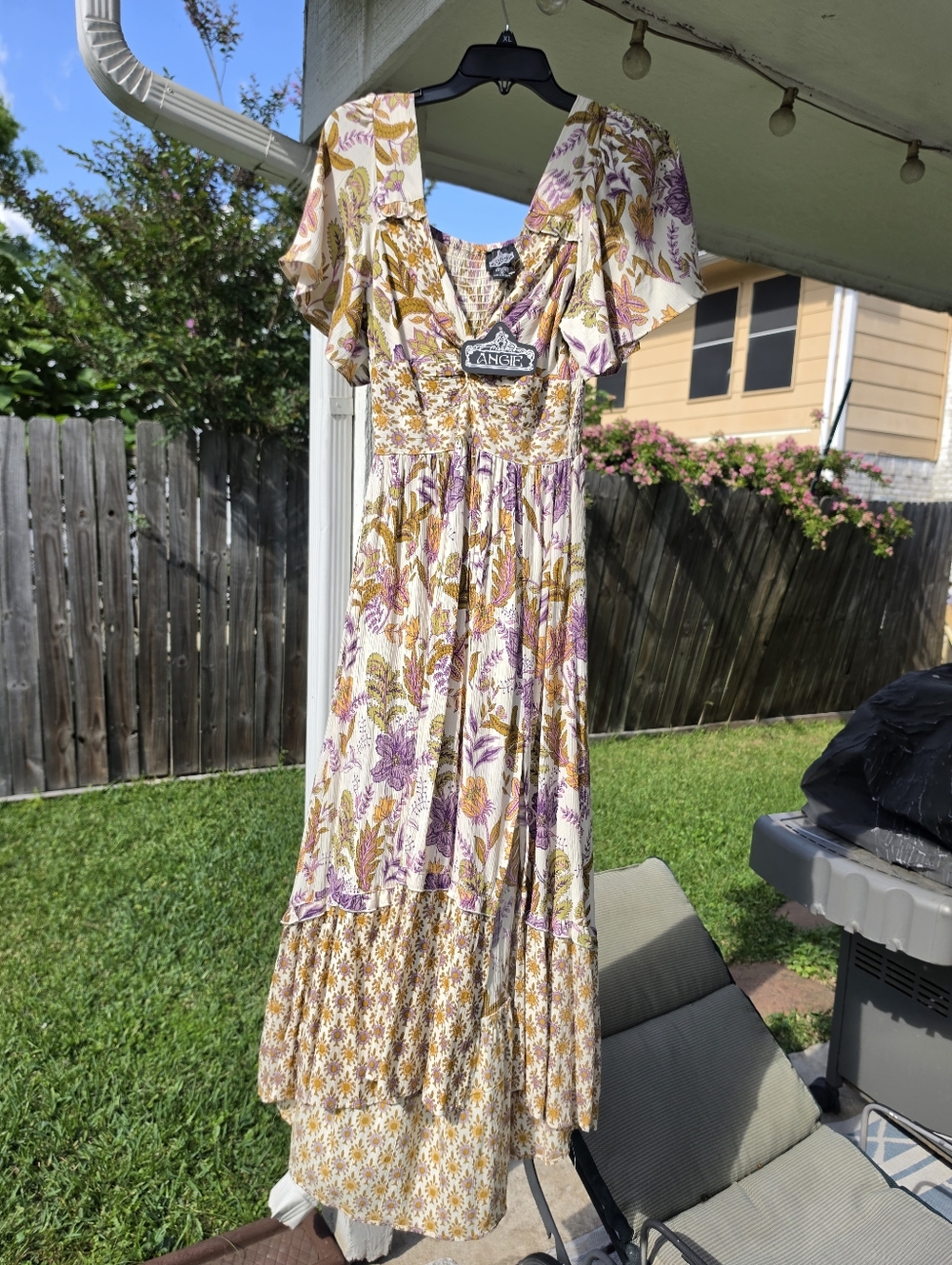 NEW Angie Floral Short Sleeve Tiered Hem Maxi Dress Medium - Picture 2 of 10